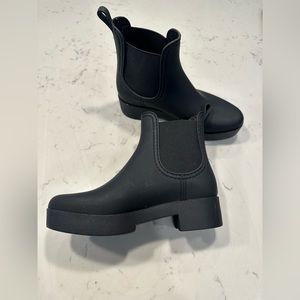 Size 7 Jeffrey Campbell chelsea ankle waterproof boots